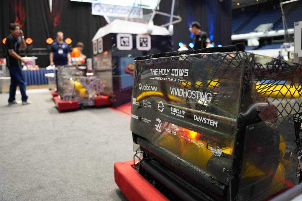 Daisy-Saurus in the championship pit area before a match